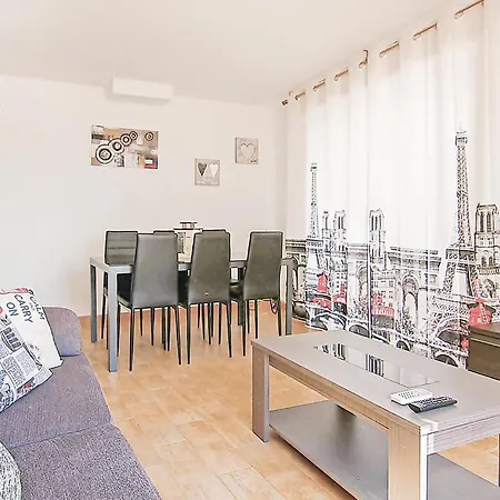 3 Bedroom Cozy In