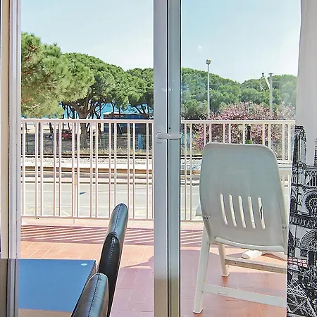 Apartment 3 Bedroom Cozy In Malgrat de Mar